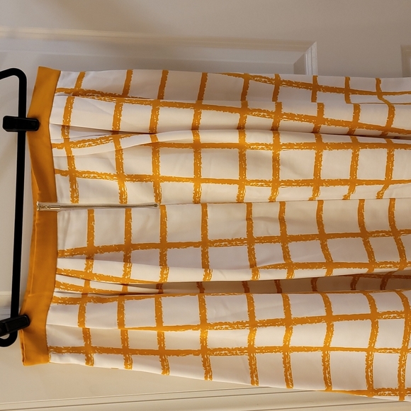 Just reduced! New York&Company Mustard and White Short Sleeve Sweater and Skirt - Picture 7 of 8